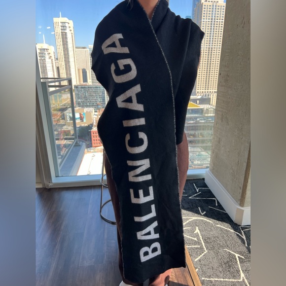 BALENCIAGA Wool Logo Scarf - Picture 2 of 5